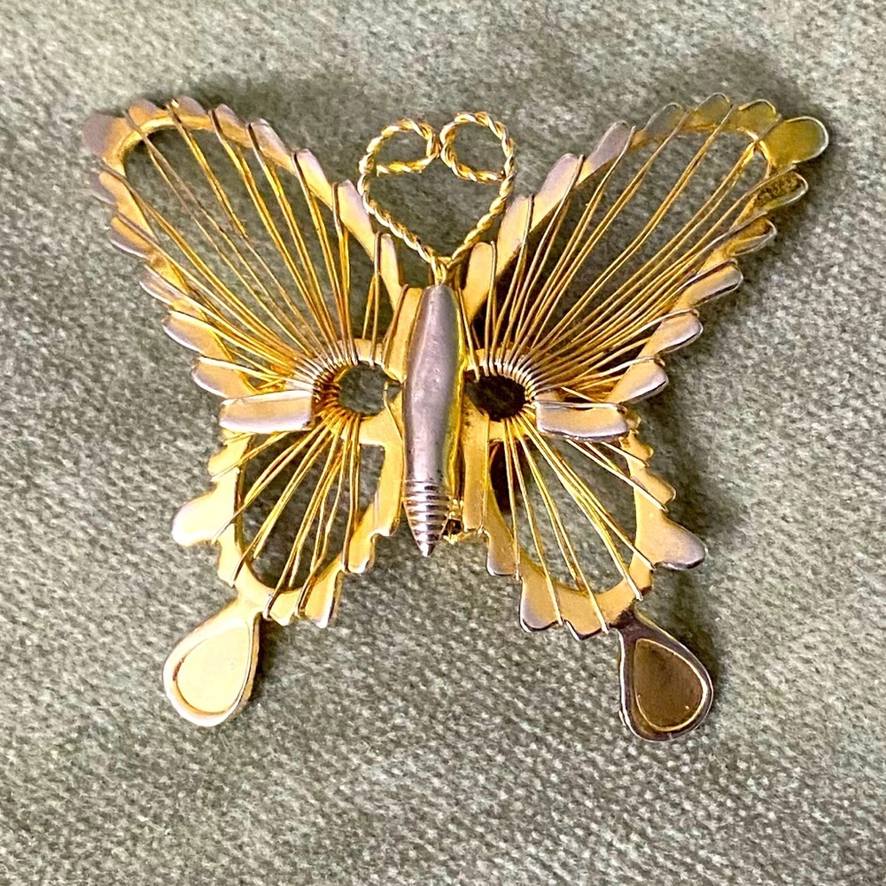 Vintage Art Nouveau Dainty Butterfly Intricate Gold Tone Brooch #12